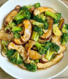 Súp Lơ Xào Nấm Hương Thanh Đạm, Dậy Vị Tỏi Thơm Ngon