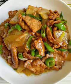 Thịt Lợn Xào Bí Đao Ớt Xanh Thơm Lừng