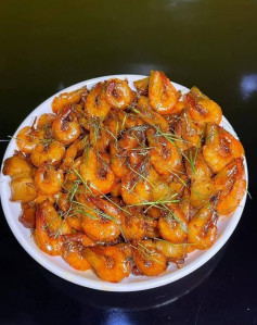 Tôm Rang Ba Chỉ Lá Chanh Giòn Thơm Mê Lòng