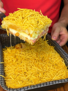 Torta Crocante de Presunto e Queijo com Batata Palha