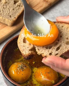 Trứng Confit Hương Thảo Tan Chảy Ngọt Ngào