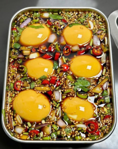 Trứng Ngâm Tương Ớt Thơm Lừng Vị Mặn Mà