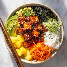 Vibrant Vegan Poke Bowl with Fresh Avocado and Crispy Tofu