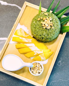 Xôi Xoài Lá Dứa Thơm Ngon Với Nước Cốt Dừa Béo Ngậy