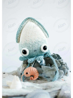 Adorable Crochet Squid and Shrimp Amigurumi Pattern