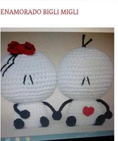 Amigurumis de pareja amorosa con detalles románticos