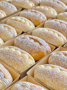 Bánh mì ngọt nhân kem CT sưu tầm