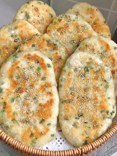 Bánh nướng hành mè giòn rụm, thơm ngon tuyệt vời