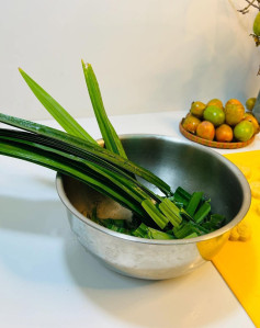 Bí Quyết Để Lấy Được Màu Xanh Đẹp Nhất Từ Lá Dứa - Bảo Bối Trong Gian Bếp Của Bạn!