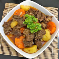 Bò Kho Thơm Ngon Với Khoai Tây Cà Rốt