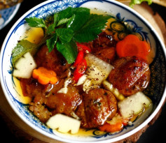 Bún Chả Hà Nội - Thịt Nướng Thơm Lừng, Nước Chấm Đậm Đà