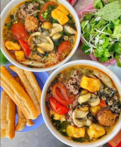 Bún ốc Hà Nội đậm đà vị giấm bỗng, quyện ốc giòn ngọt