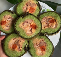 Cách gói bánh tét nhân thịt đậu xanh