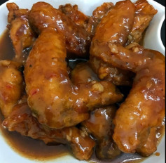 Cánh gà giòn rụm sốt me chua cay hấp dẫn