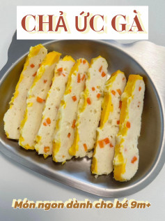 Chả ức gà hấp dẫn cho bé với trứng và rau củ