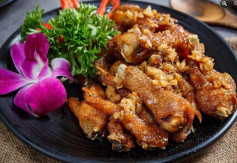 Chân gà chiên mắm