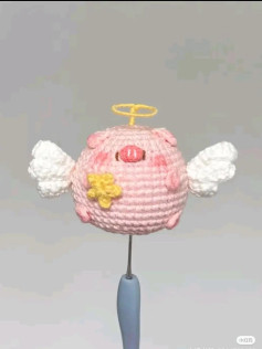 Chart móc len heo thiên thần dễ thương với cánh và vòng hào quang