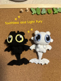 Chart vợ chồng răng sún Toothless và Light Fury