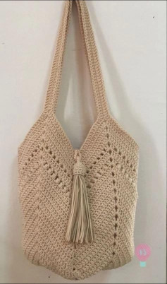 Chic Crochet Tote Bag with Tassel Accent Pattern