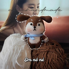 Chú chó len dễ thương với khăn xanh đáng yêu