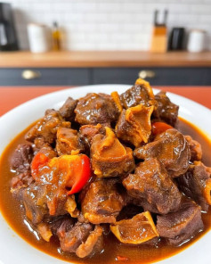 CÔNG THỨC LÀM BÒ SỐT VANG CHUẨN ĐẦU BẾP NGON ĐẬM ĐÀ, THƠM NỨC, ĂN LÀ “HẾT SẨY”