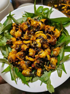 CÔNG THỨC ỐC CHAY KHO SẢ ỚT TỪ NẤM