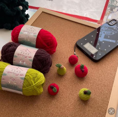 Crochet Mini Fruits Using Vibrant Yarn Colors for a Fun Project