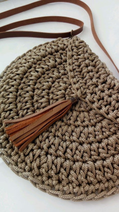 Crochet Pattern for a Stylish Round Shoulder Bag with Tassel