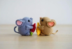 Cute Crochet Mice Sharing Gifts Pattern Chart