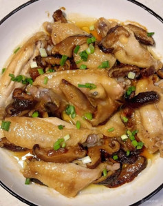 ĐỔI VỊ BỮA ĂN VỚI CÔNG THỨC CÁNH GÀ HẤP NẤM HẤP DẪN , HAO CƠM .