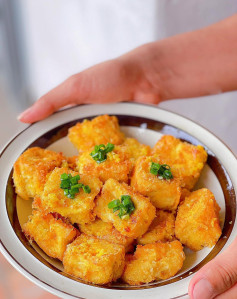 Đổi Vị Cả Nhà Với Đậu Hũ Chiên Trứng Muối Giòn Tan, Thơm Ngon Khó Cưỡng!