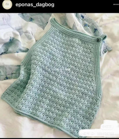 Elegant Crochet Skirt with Button Detail Pattern