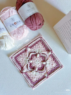 Elegant Crochet Square Pattern with Floral Motif and Border