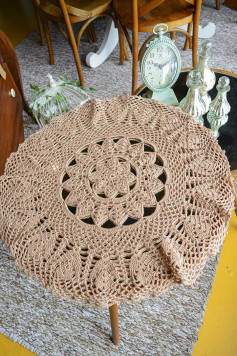 Elegant Crochet Tablecloth Pattern for Home Decor Enthusiasts