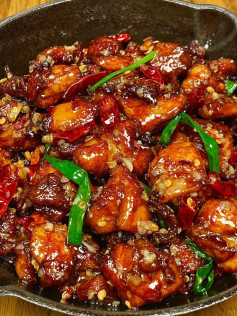 Gà Chiên Giòn Xào Ớt Cay Nồng Đậm Vị