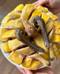 Gà Luộc Lá Chanh Thơm Ngon - Bí Quyết Chặt Gà Hoàn Hảo