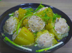 Khổ Qua Nhồi Cá Thác Lác Hầm Nước Dừa Thơm Ngon