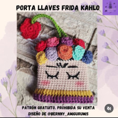 Llavero de crochet inspirado en Frida Kahlo, diseño colorido y creativo