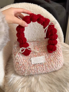 Mang theo chút ngọt ngào sắc màu – chiếc túi Kẹo Bi bé xinh 🍬