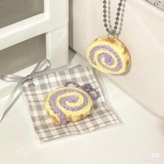 Mẫu móc len bánh cuộn xinh xắn làm móc khóa hoặc trang trí