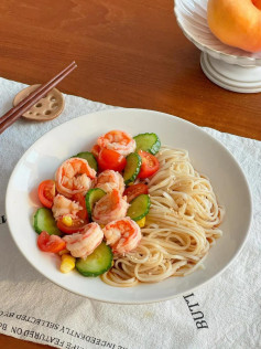 Mì Lạnh Tôm Tươi Với Rau Củ Mát Lạnh