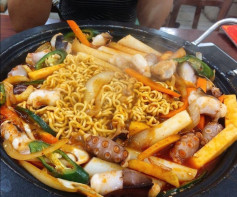 Mì Ý Bạch Tuộc Xào Cay Thơm Nồng Vị Hàn Quốc