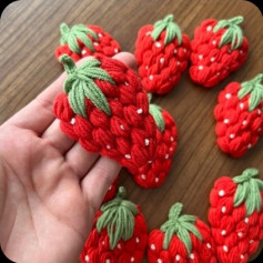 ✨ Morangos do Amor: Detalhes em Crochê que Encantam Suas Peças! 🍓🧶