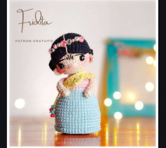 Muñeca de crochet Frida con patrón gratuito y fácil