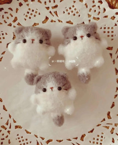 Мягкие вязаные котята: идеальное украшение для дома