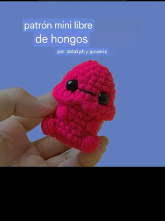 Patrón de amigurumi de hongos en color rojo vibrante