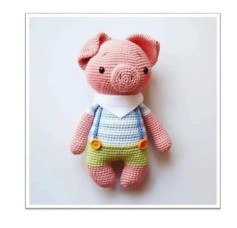 Patrón de cerdo amigurumi con ropa colorida y botones
