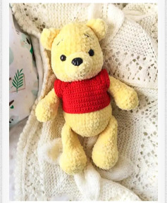 Patrón de crochet para muñeco de oso con camiseta roja