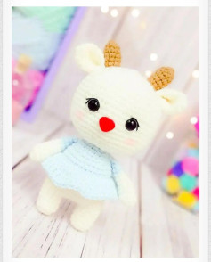 Patrón de crochet para un adorable reno amigurumi