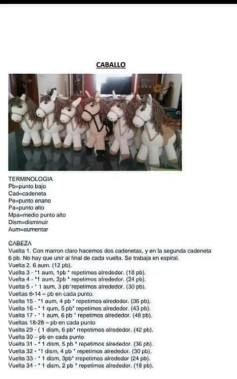 Patrón de ganchillo para crear caballos de peluche detallados y adorables